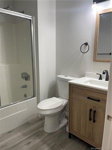 16 Hawley Glen 16, Stratford, CT 06614