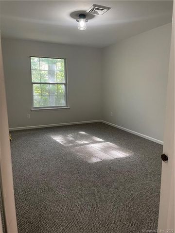16 Hawley Glen 16, Stratford, CT 06614
