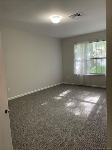 16 Hawley Glen 16, Stratford, CT 06614