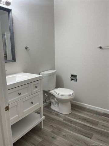 16 Hawley Glen 16, Stratford, CT 06614