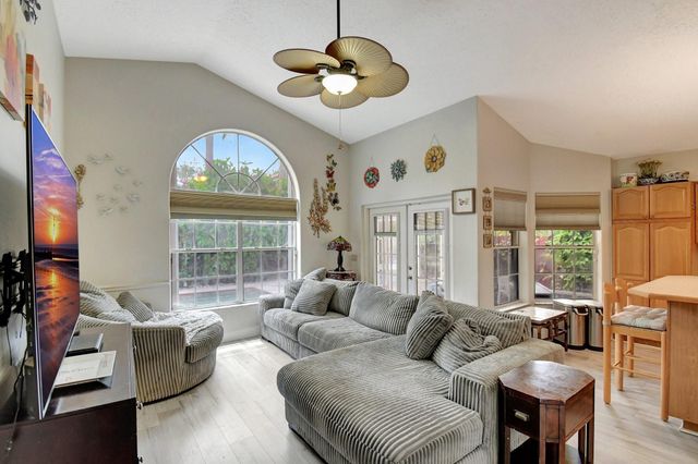 2811 Montevideo Avenue, Hollywood, FL 33026