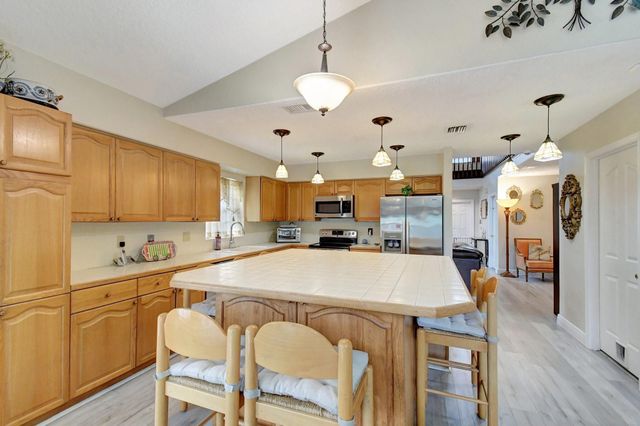 2811 Montevideo Avenue, Hollywood, FL 33026