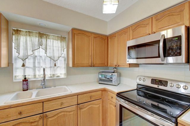 2811 Montevideo Avenue, Hollywood, FL 33026