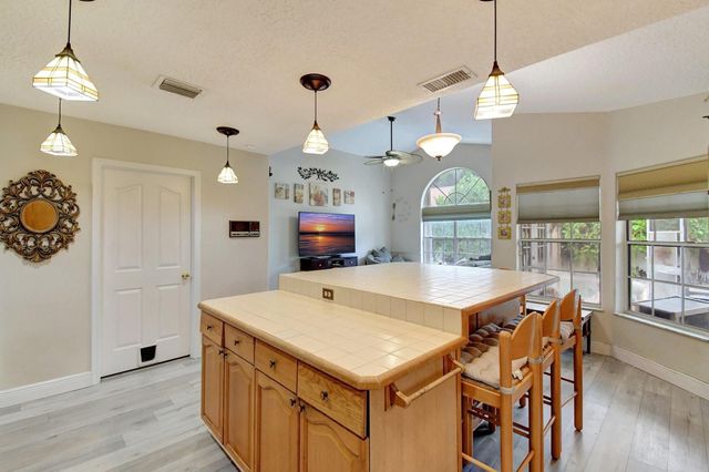 2811 Montevideo Avenue, Hollywood, FL 33026