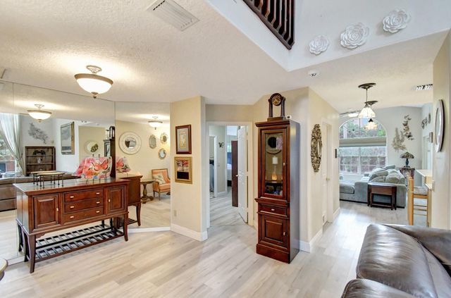 2811 Montevideo Avenue, Hollywood, FL 33026