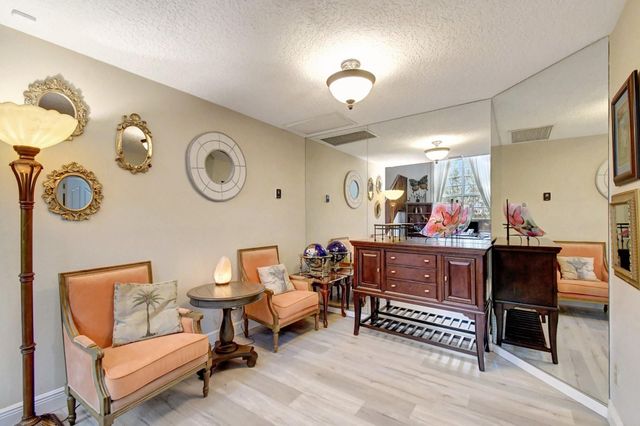 2811 Montevideo Avenue, Hollywood, FL 33026