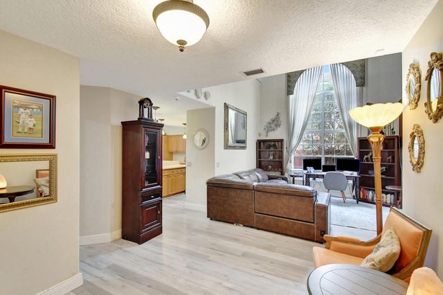 2811 Montevideo Avenue, Hollywood, FL 33026