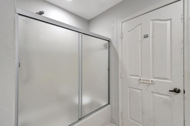 2811 Montevideo Avenue, Hollywood, FL 33026