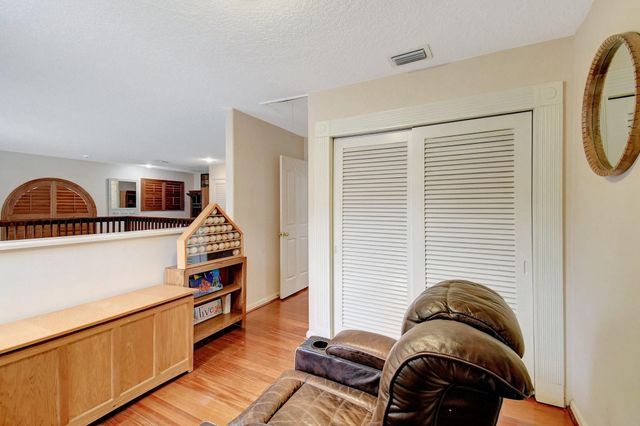 2811 Montevideo Avenue, Hollywood, FL 33026