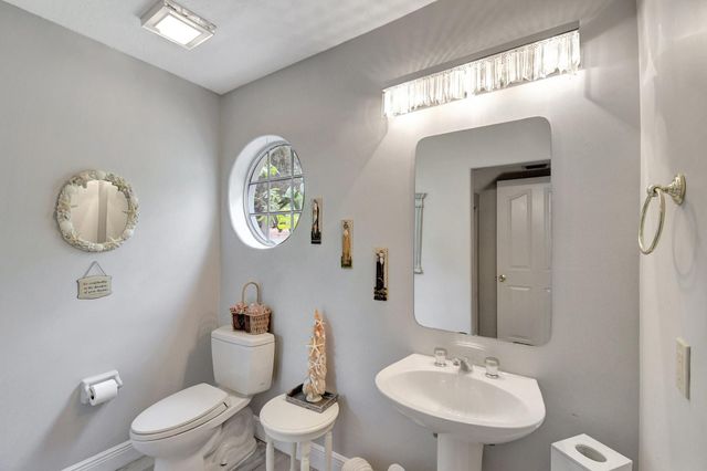 2811 Montevideo Avenue, Hollywood, FL 33026