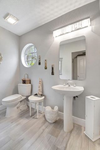 2811 Montevideo Avenue, Hollywood, FL 33026