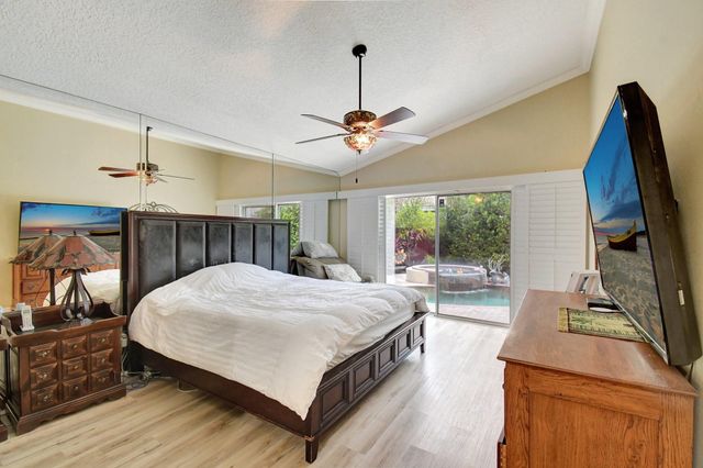 2811 Montevideo Avenue, Hollywood, FL 33026