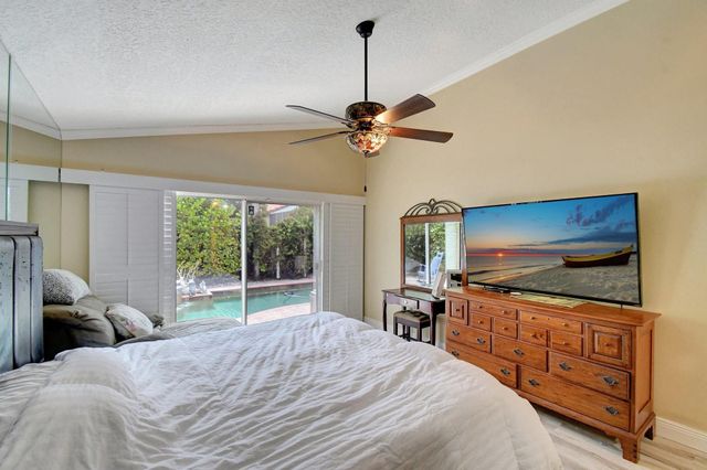 2811 Montevideo Avenue, Hollywood, FL 33026