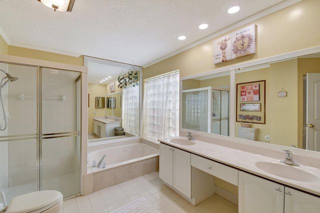 2811 Montevideo Avenue, Hollywood, FL 33026