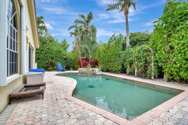 2811 Montevideo Avenue, Hollywood, FL 33026