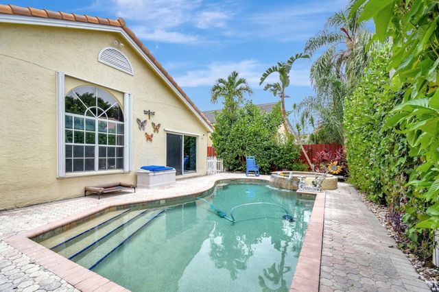 2811 Montevideo Avenue, Hollywood, FL 33026