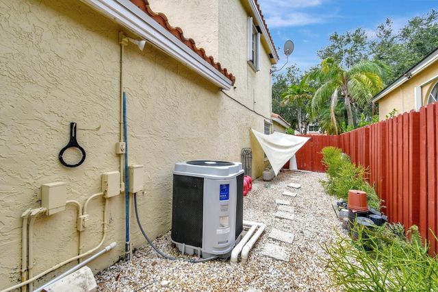 2811 Montevideo Avenue, Hollywood, FL 33026