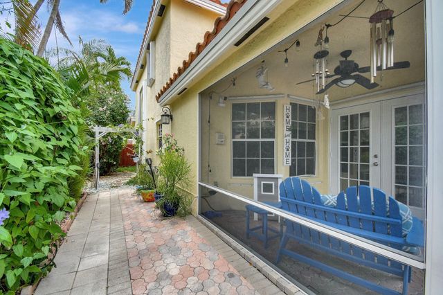 2811 Montevideo Avenue, Hollywood, FL 33026