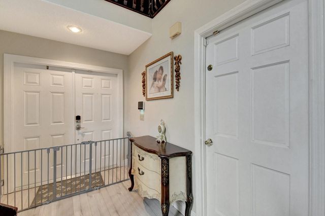 2811 Montevideo Avenue, Hollywood, FL 33026