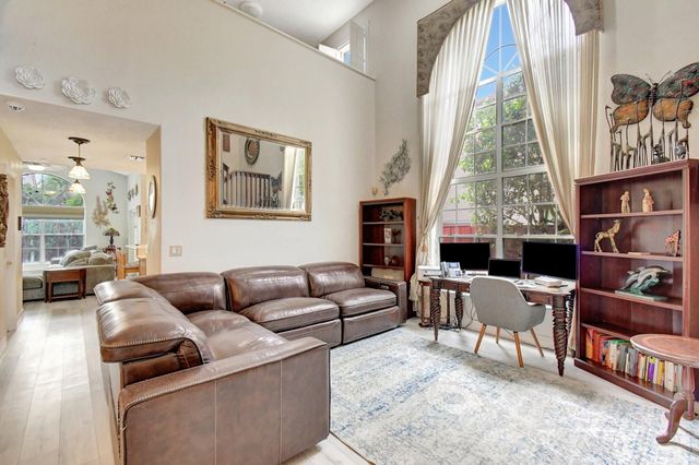 2811 Montevideo Avenue, Hollywood, FL 33026