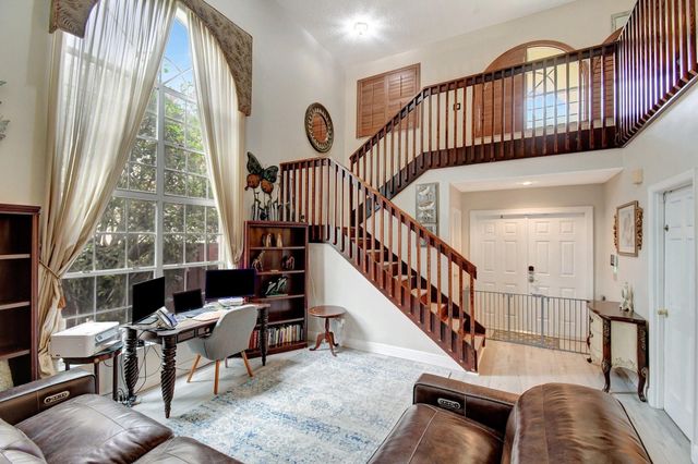 2811 Montevideo Avenue, Hollywood, FL 33026