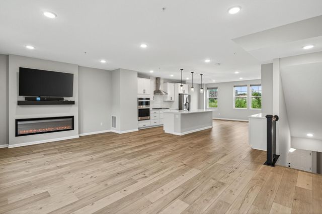 875 W Falls Passage C, Saint Paul, MN 55116