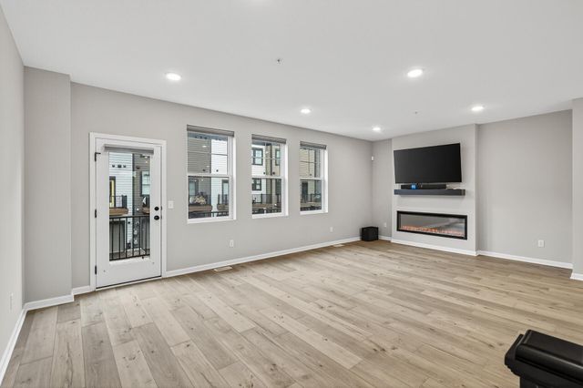 875 W Falls Passage C, Saint Paul, MN 55116