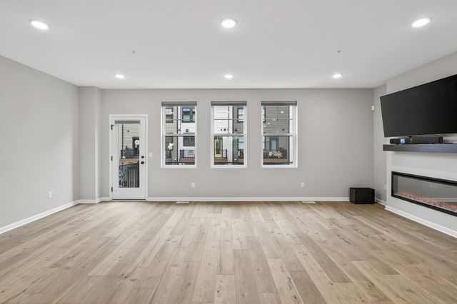 875 W Falls Passage C, Saint Paul, MN 55116