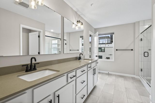 875 W Falls Passage C, Saint Paul, MN 55116