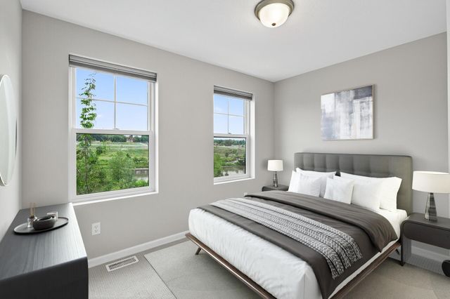 875 W Falls Passage C, Saint Paul, MN 55116