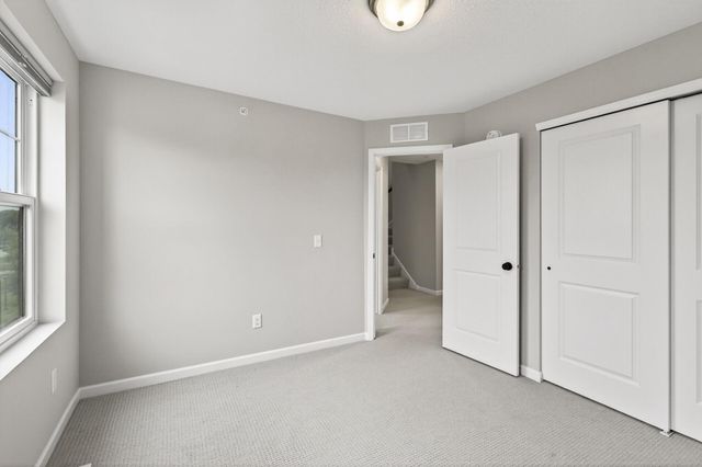 875 W Falls Passage C, Saint Paul, MN 55116