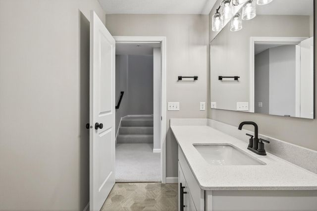 875 W Falls Passage C, Saint Paul, MN 55116