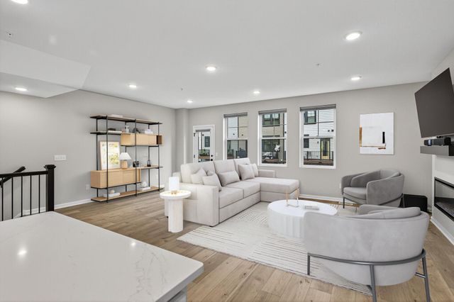 875 W Falls Passage C, Saint Paul, MN 55116