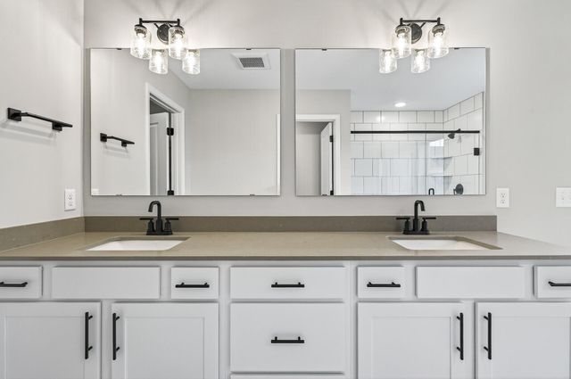 875 W Falls Passage C, Saint Paul, MN 55116