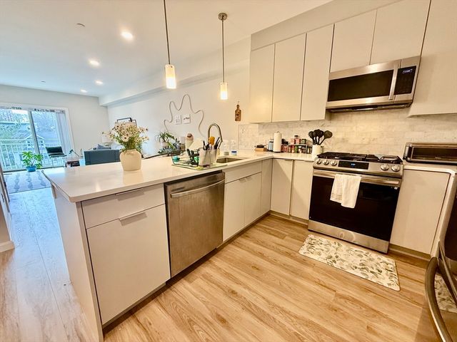 458 Washington St 308, Boston, MA 02135