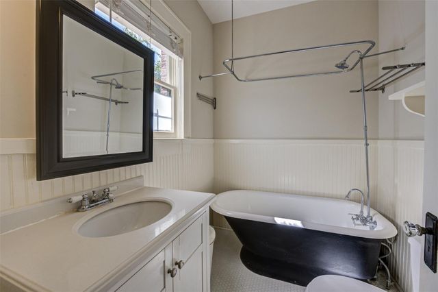 1001 Bomar Street B, Houston, TX 77006