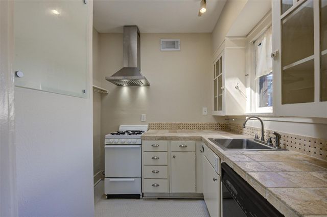 1001 Bomar Street B, Houston, TX 77006