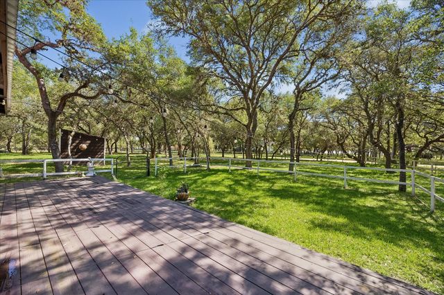 302 Bluebonnet Bend, Sheridan, TX 77475