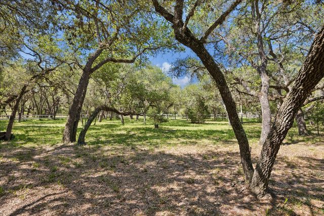 302 Bluebonnet Bend, Sheridan, TX 77475