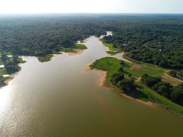 302 Bluebonnet Bend, Sheridan, TX 77475