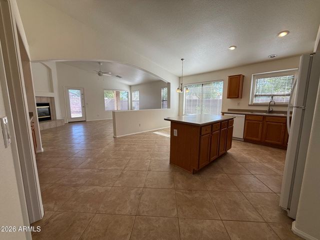 9587 W SELDON Lane, Peoria, AZ 85345