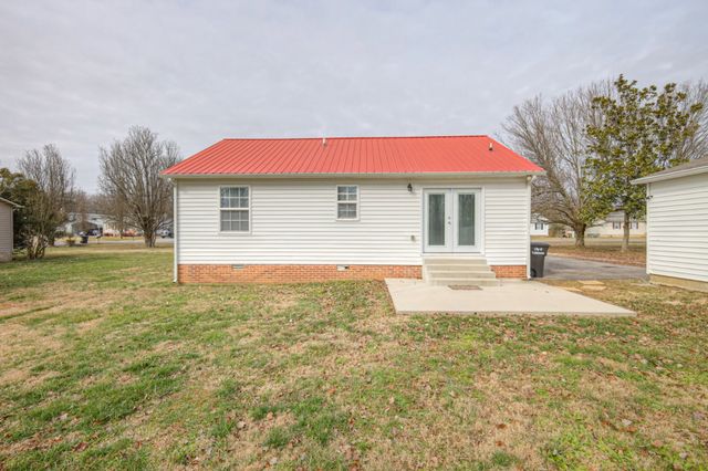 115 Darnell Dr, Tullahoma, TN 37388
