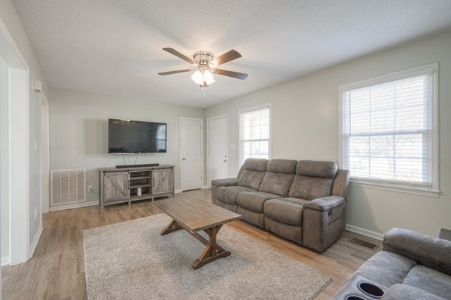 115 Darnell Dr, Tullahoma, TN 37388