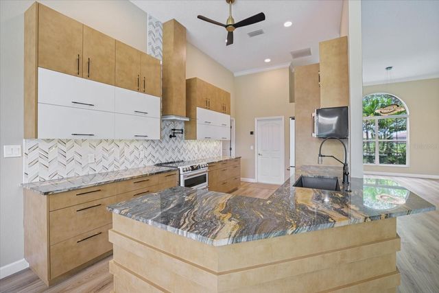 567 LAKE OF THE WOODS DRIVE, Venice, FL 34293