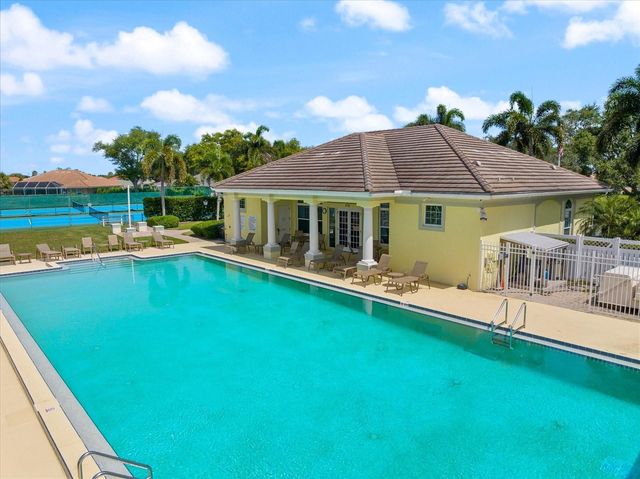 567 LAKE OF THE WOODS DRIVE, Venice, FL 34293