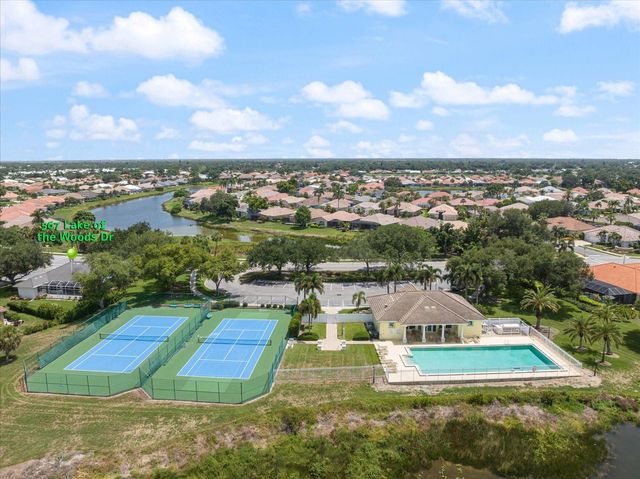 567 LAKE OF THE WOODS DRIVE, Venice, FL 34293