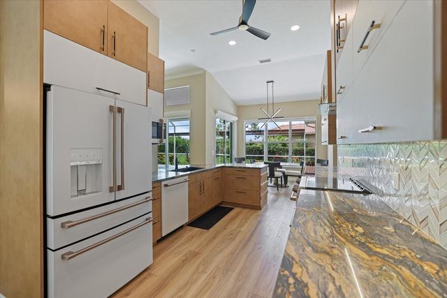 567 LAKE OF THE WOODS DRIVE, Venice, FL 34293