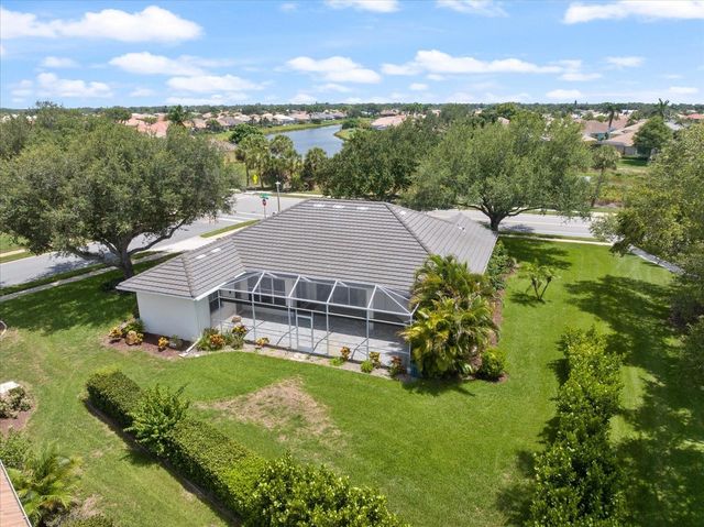 567 LAKE OF THE WOODS DRIVE, Venice, FL 34293