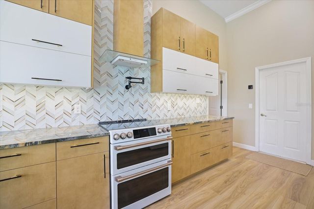 567 LAKE OF THE WOODS DRIVE, Venice, FL 34293