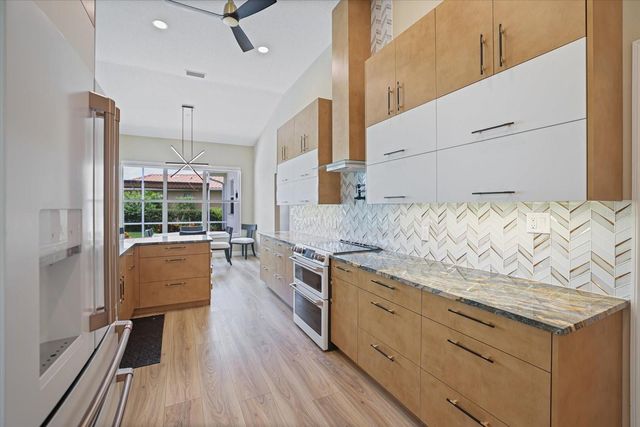 567 LAKE OF THE WOODS DRIVE, Venice, FL 34293